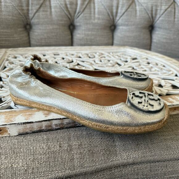 Tory Burch Silver Flats Shoes Women’s 8 - Picture 5 of 8